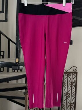 Nike Dri-FIT Magenta and Black Athletic Cropped/Capri Pants